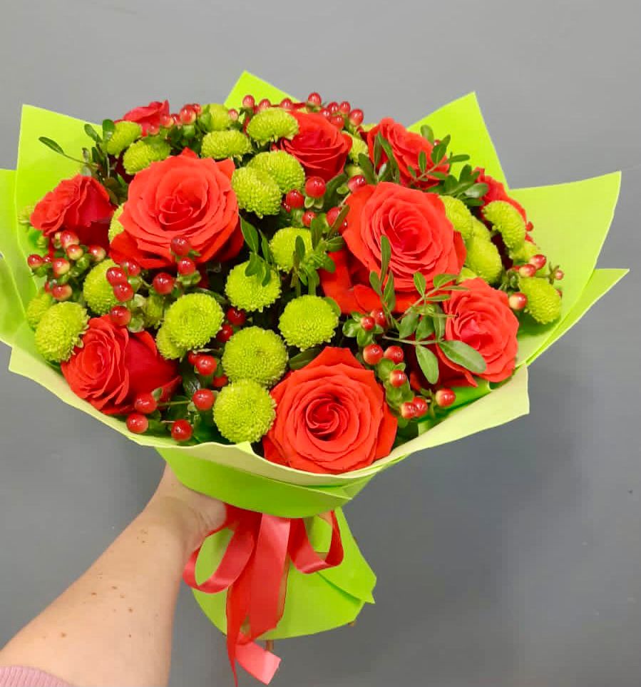 Букет цветов из: Хризантемы и Розы в Чермозе