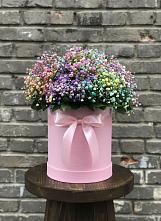 Цветочная композиция из Гипсофила и Розы в шляпной коробке в Чермозе
