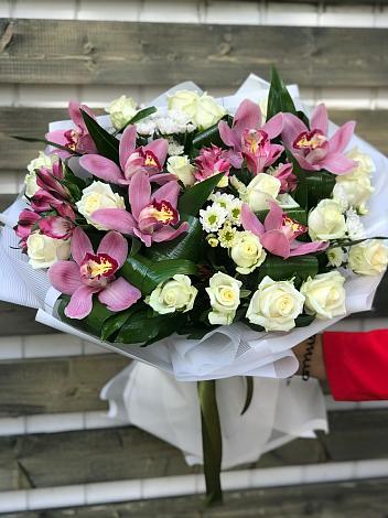 Букет цветов из: Розы и Хризантемы в Чермозе