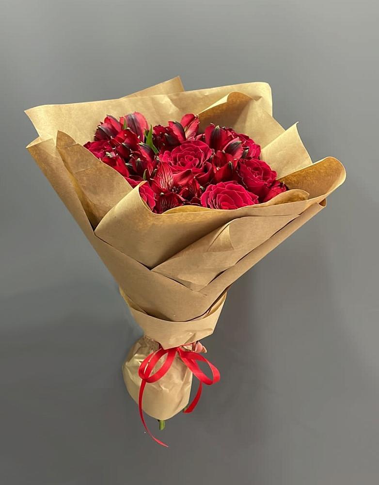 Букет цветов из: Альстромерии и Розы в Чермозе