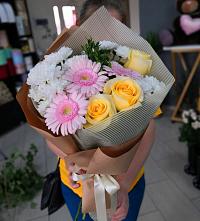 Букет цветов из:  Герберы, Розы и Хризантемы в Чермозе