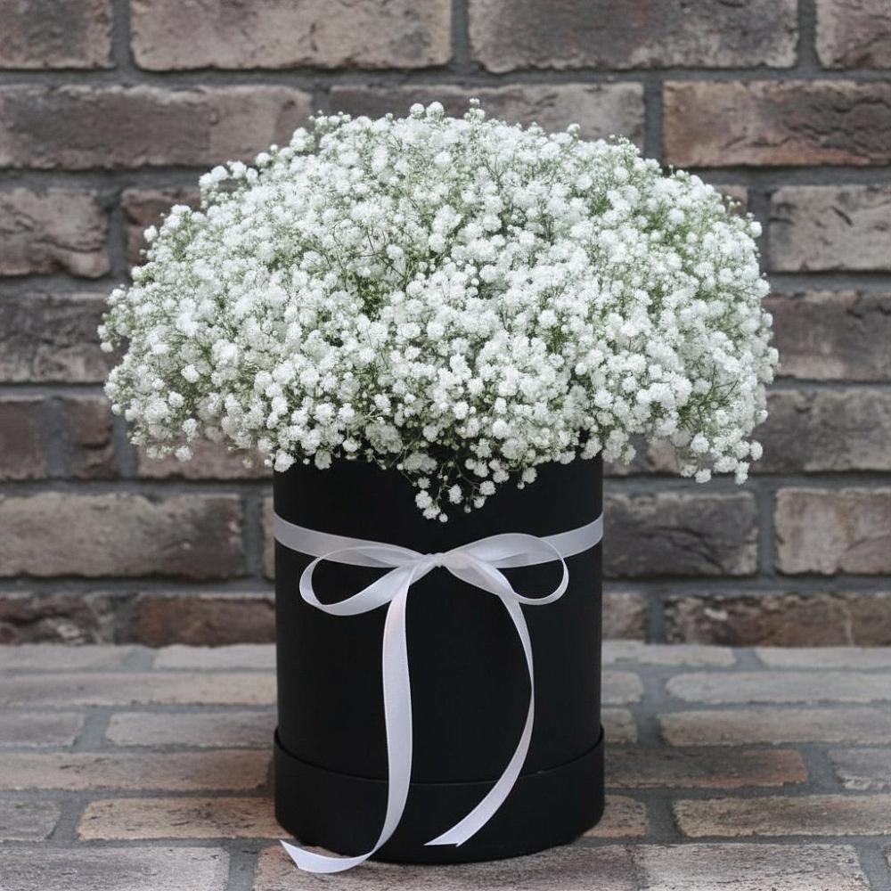 Цветочная композиция из Гипсофила в шляпной коробке в Чермозе