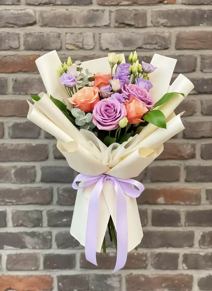 Букет цветов из: Лизиантусы и Розы в Чермозе