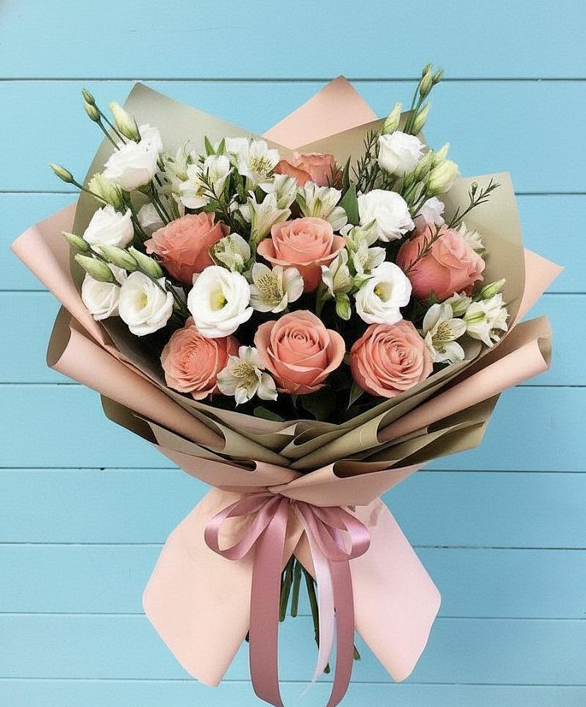 Букет цветов из: Розы, Альстромерии и Лизиантусы в Чермозе