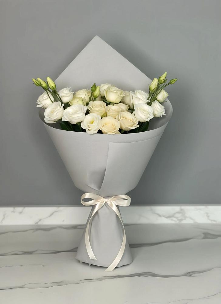 Букет цветов из: Розы и Лизиантусы в Чермозе