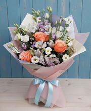 Букет цветов из:  Лизиантусы, Розы, Альстромерии и Гипсофила в Чермозе