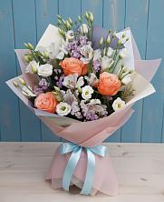 Букет цветов из:  Лизиантусы, Розы, Альстромерии и Гипсофила в Чермозе