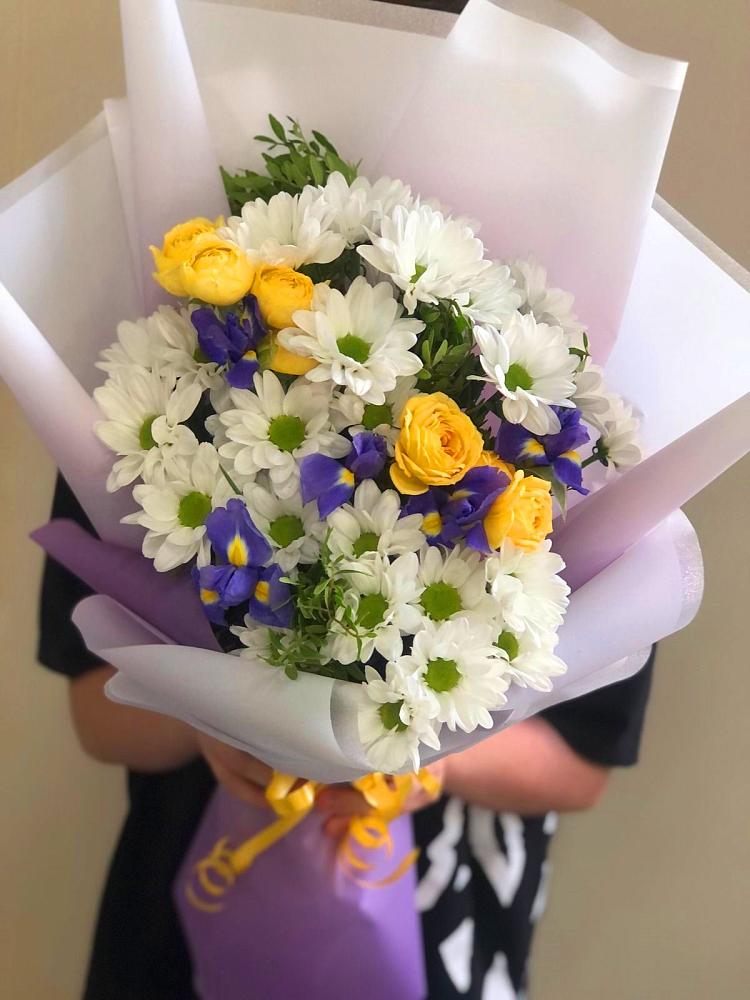 Букет цветов из: Ирисы, Хризантемы и Розы в Чермозе