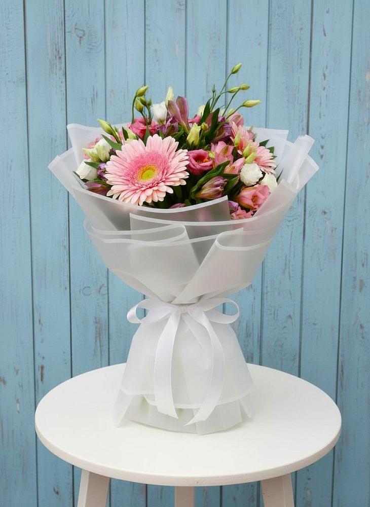 Букет цветов из: Герберы, Альстромерии и Лизиантусы в Чермозе