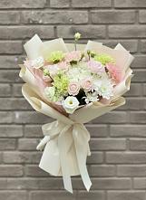 Букет цветов из:  Гвоздики, Розы, Лизиантусы и Хризантемы #REPLACE_PRED# Чермозе