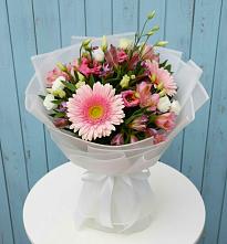 Букет цветов из:  Герберы, Альстромерии и Лизиантусы в Чермозе