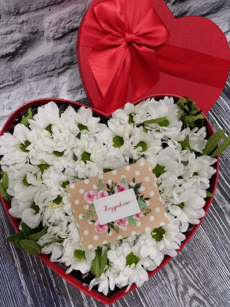 Цветочная композиция из Хризантемы в виде сердца в Чермозе