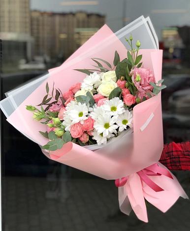 Букет цветов из: Розы, Лизиантусы и Хризантемы в Чермозе