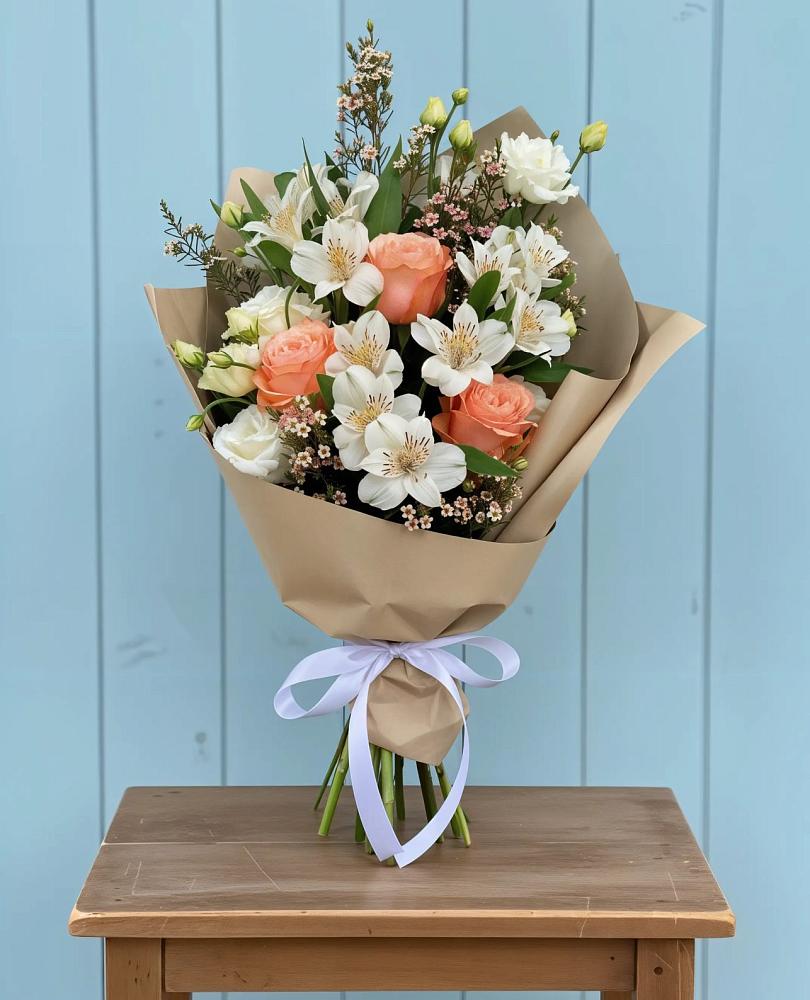 Букет цветов из: Альстромерии, Лизиантусы, Розы и Хризантемы в Чермозе