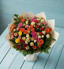 Букет Микс из разноцветных кустовых роз в Чермозе