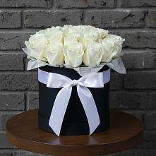 Цветочная композиция из Розы в шляпной коробке в Чермозе